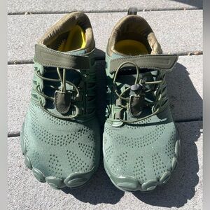 Joomra women’s trail running shoes - green - size 9-9.5 (40)